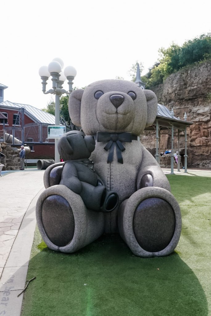 big teddy bear statue