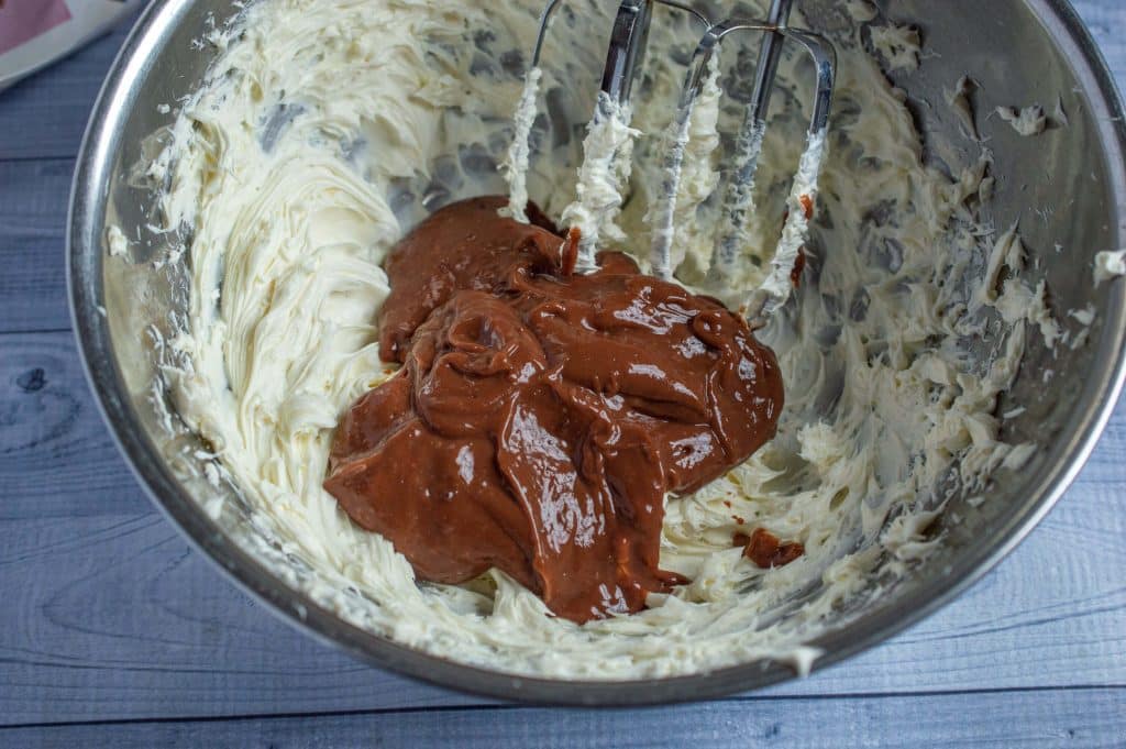 adding pudding to the cream cheese