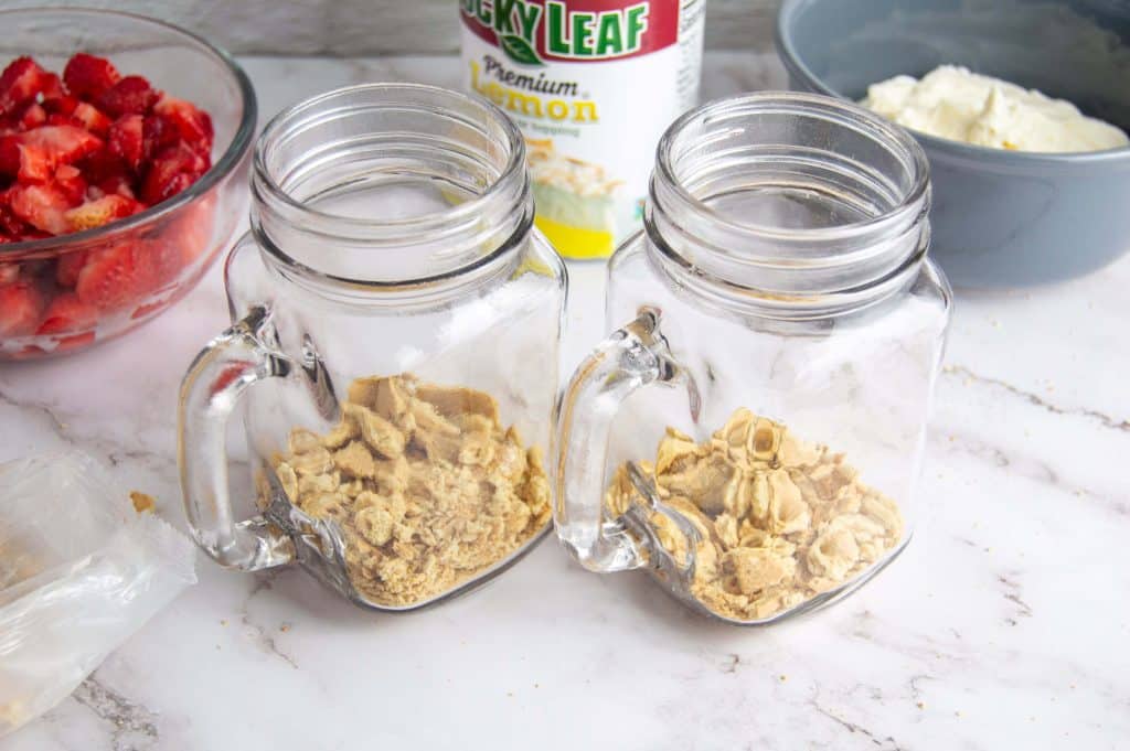 putting graham crackers in mason jars