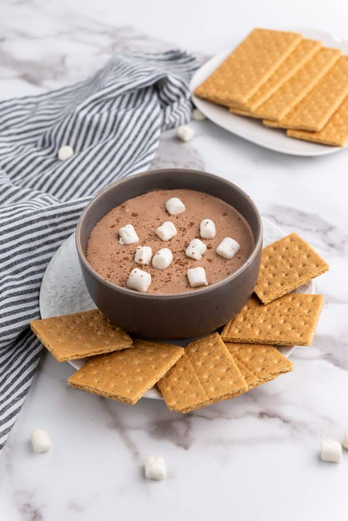 hot cocoa dip with graham crackers