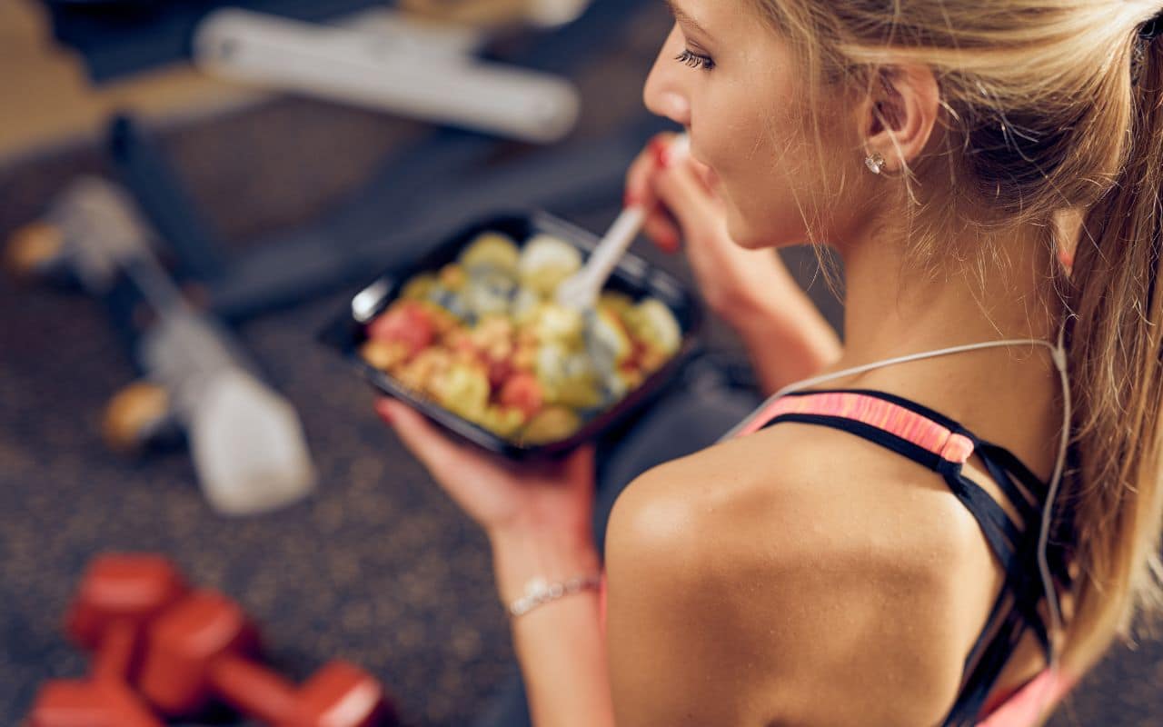 woman eating a healthy lunch